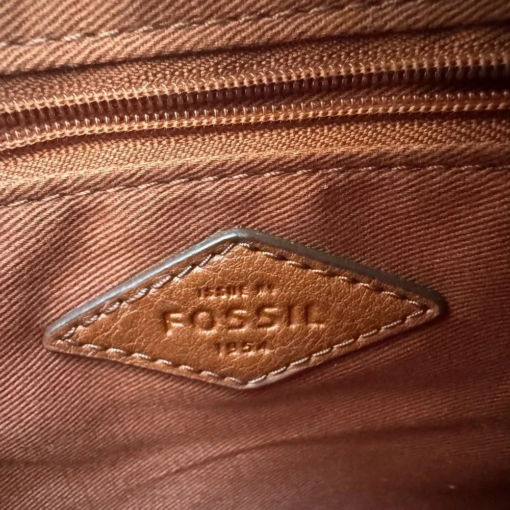 Fossil Crossbody Brown Leather Purse ~ Brass Zipper Pull & Key ~ Chevron Style